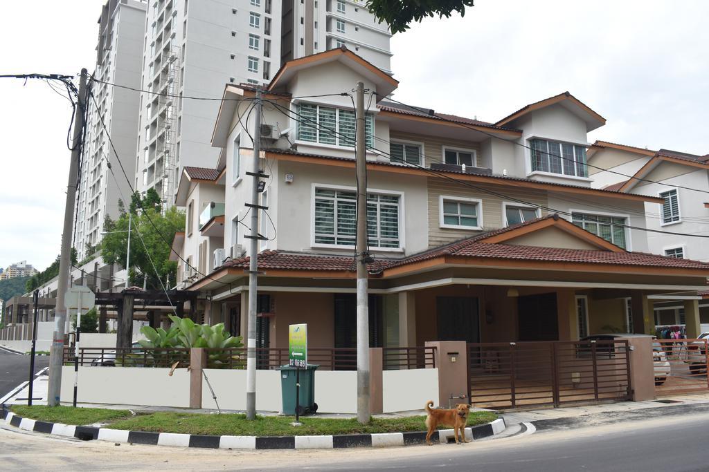 Вилла 67 First Island Bukit Jambul Экстерьер фото