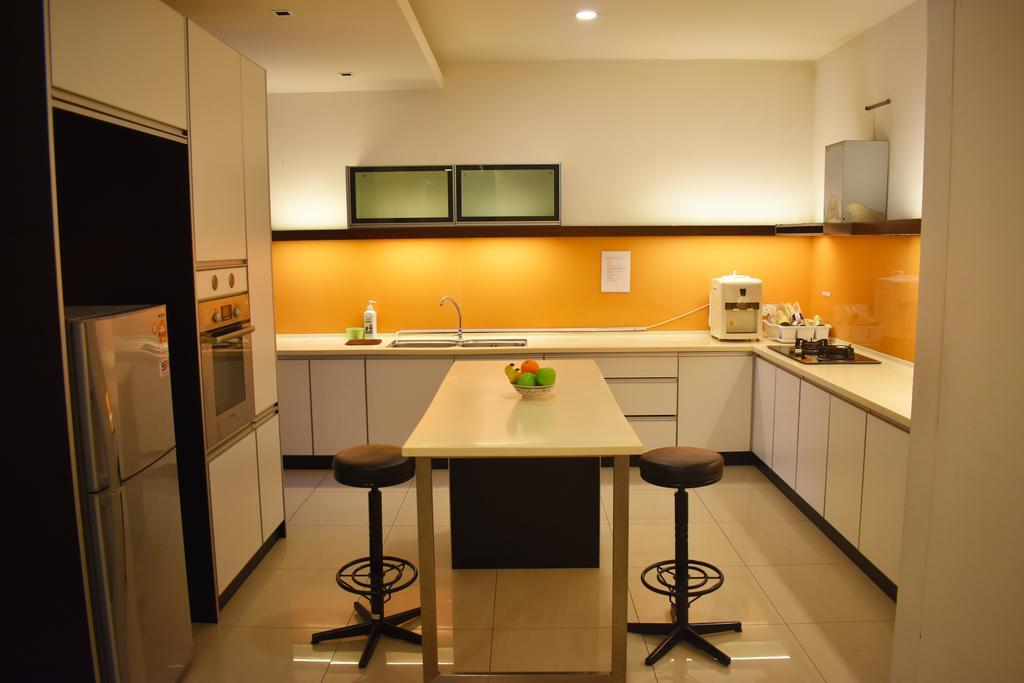 Вилла 67 First Island Bukit Jambul Экстерьер фото