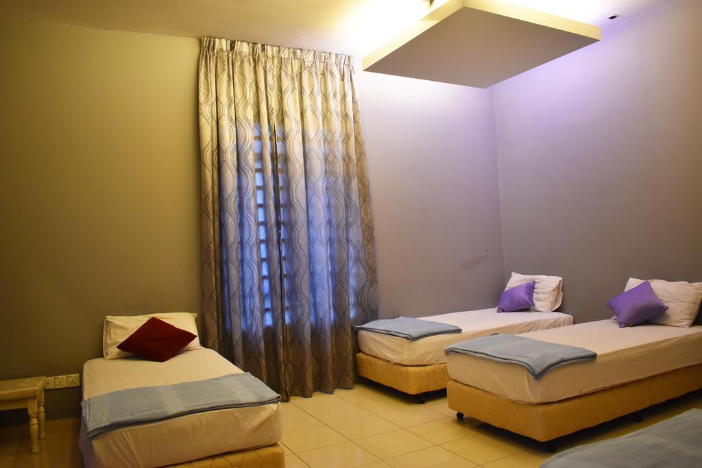 Вилла 67 First Island Bukit Jambul Экстерьер фото