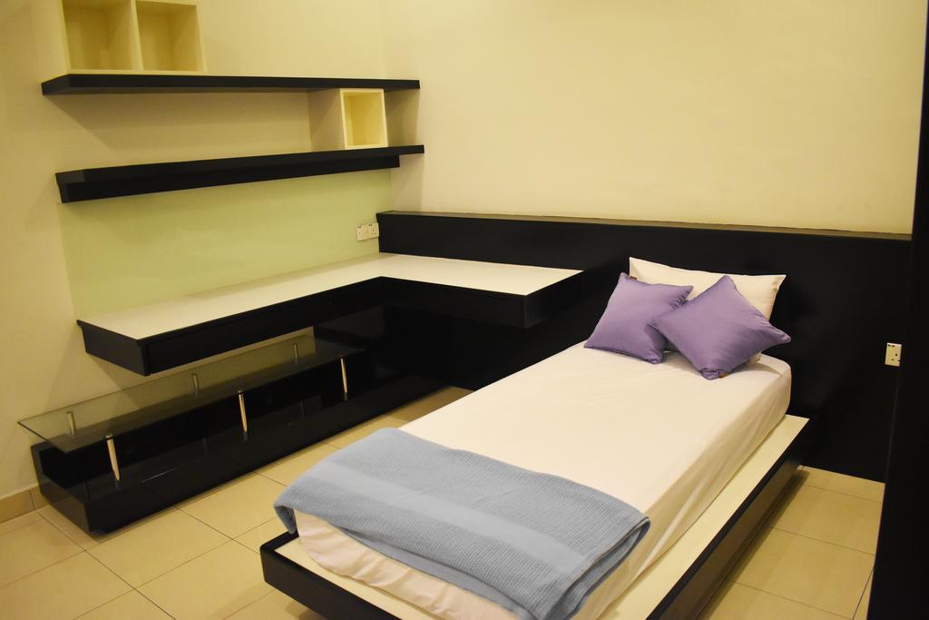 Вилла 67 First Island Bukit Jambul Экстерьер фото