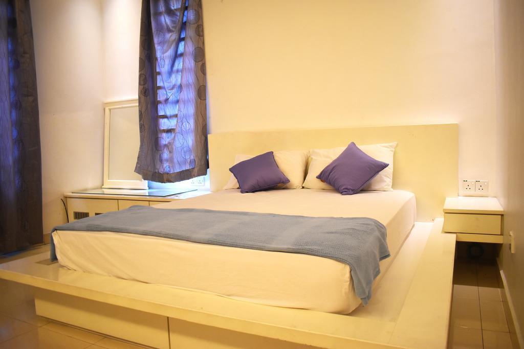 Вилла 67 First Island Bukit Jambul Экстерьер фото